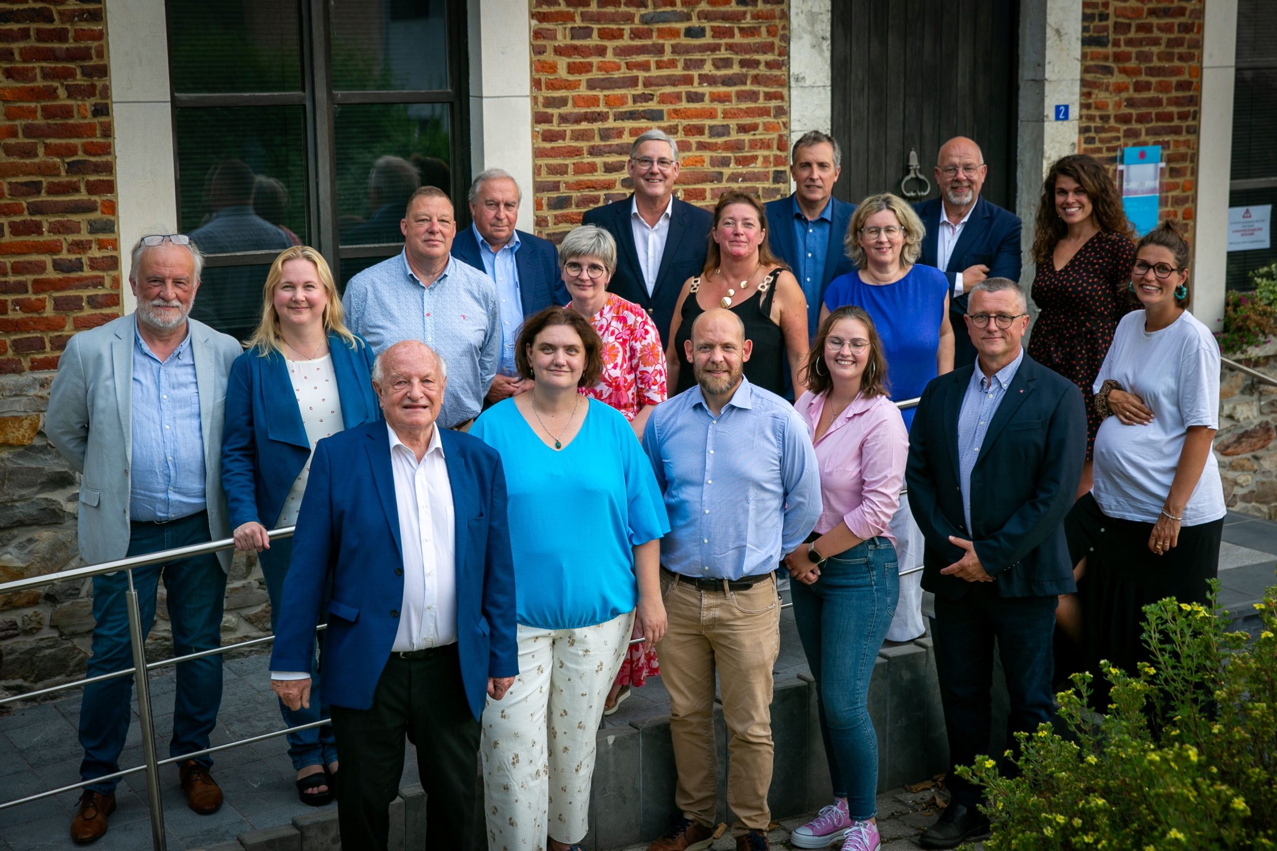 Photo des membres la liste EPI, Ensemble pour Incourt, pour les élections du 13 octobre 2024. Photo de Mathieu Claeys
