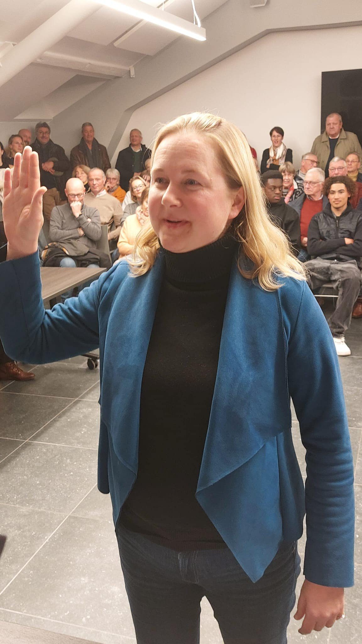 Prestation de serment de Virginie Stévens en tant que conseillère communale à Incourt le 1er décembre 2024